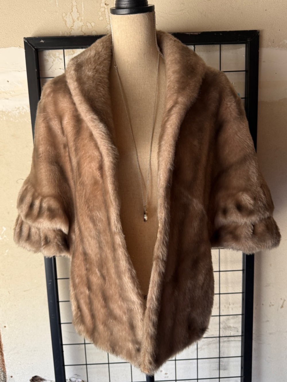 vintage Regina Glenara by Glenoit faux fur shawl